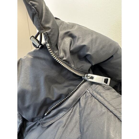Burberry Quilted Goose Down Belted Puffer in Black Size S - Picture 6 of 12